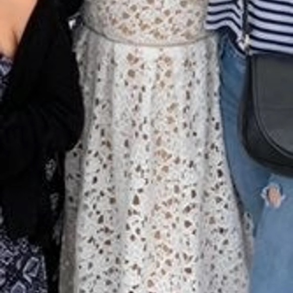 ‼️‼️Sold ‼️‼️White Vici midi lace dress - Picture 6 of 7